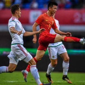  新星闪耀赛场，年轻前锋独中三元