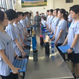  老兵传帮带见成效，更衣室凝聚战斗力