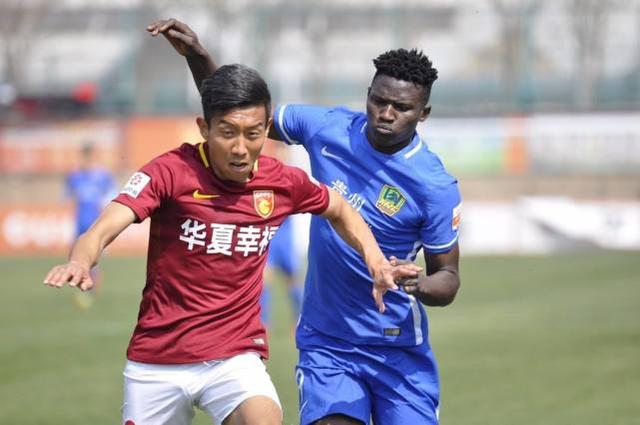  欧冠淘汰赛激情碰撞，顶级球星闪耀赛场