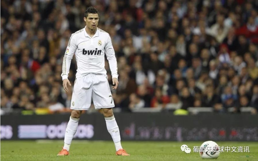  葡萄牙巨星C罗达成生涯千球里程碑