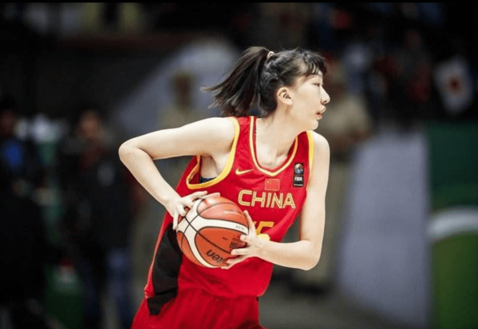  女篮联赛崛起，巾帼英姿不让须眉