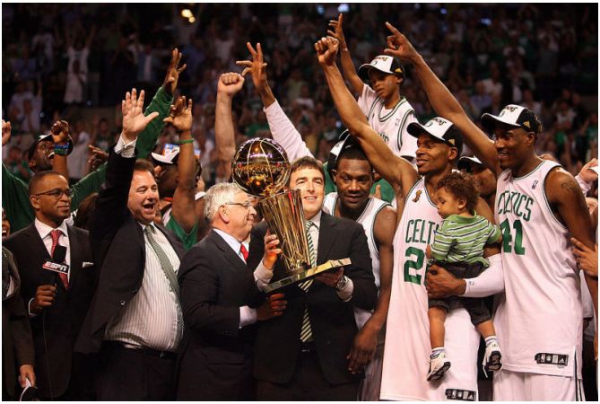  传奇球衣荣耀退役，历史时刻铭刻永恒记忆