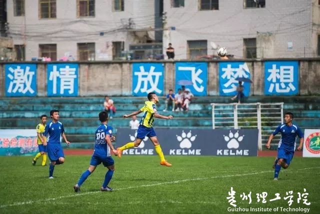  校园足球联赛开幕，青春激情点燃绿茵  