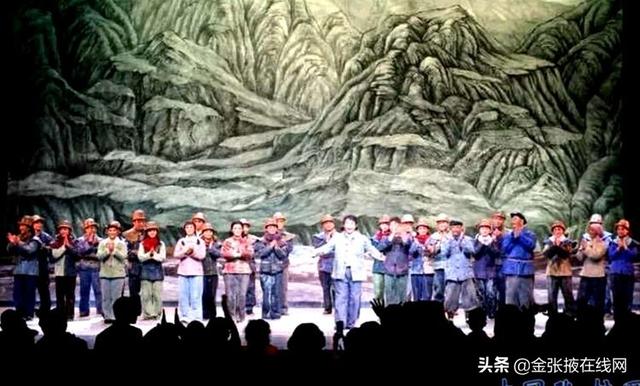  网前截击再现经典，复古打法惊艳观众