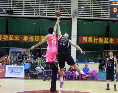  草根球队圆梦记，业余选手击败职业队